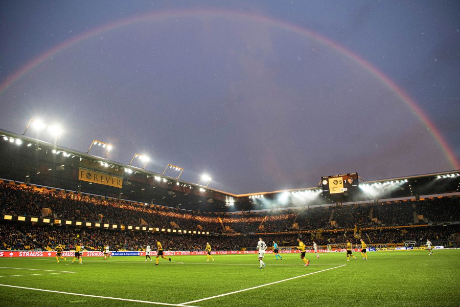 Regenbogen über dem YB Stadion